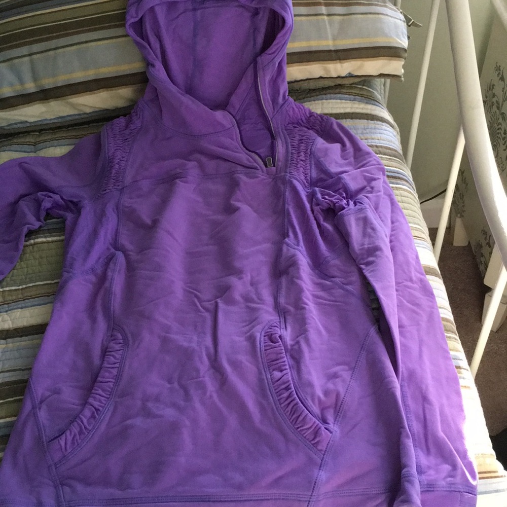 Lululemon running top